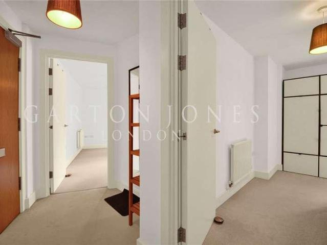 Flat for sale in Vauxhall, Greater London