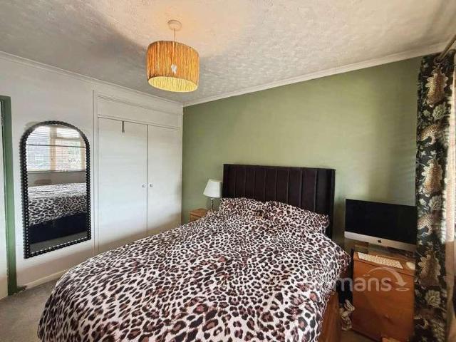 Flat for sale in Shinfield