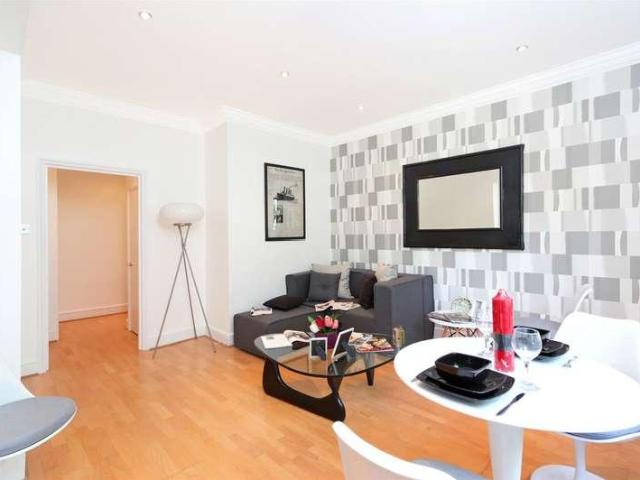 Flat for sale in Bayswater, Greater London