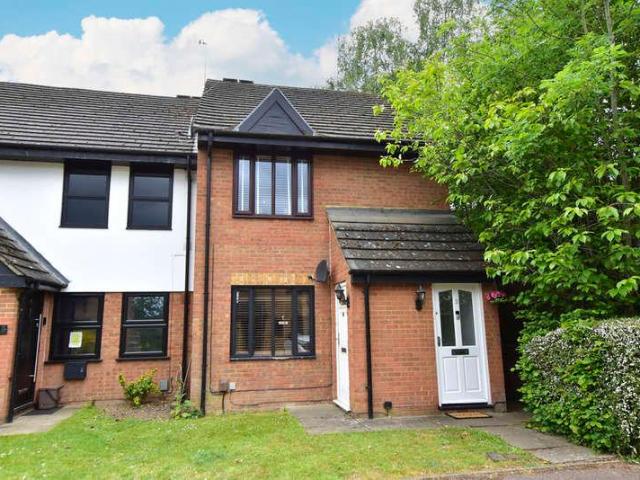 Flat for sale in North Watford, Hertfordshire