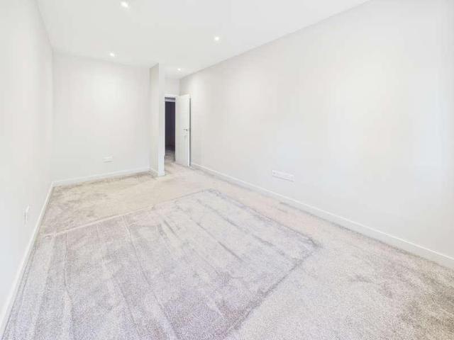 Flat for sale in Middlecroft, Hampshire