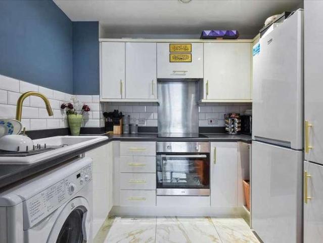 Flat for sale in Colindale, Greater London