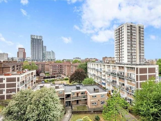 Flat for sale in Hoxton, Greater London