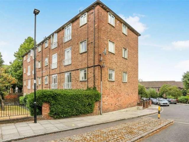 Flat for sale in Archway, Greater London