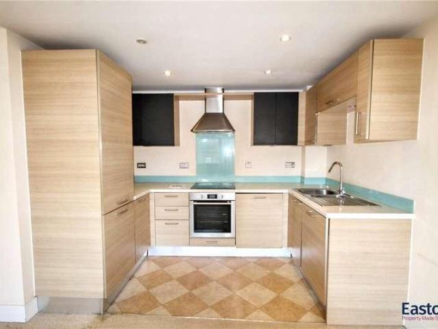 Flat for sale in Epsom, Epsom and Ewell