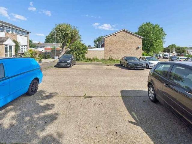 Flat for sale in Lee Chapel, Essex