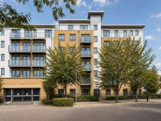 Flat for sale in College Park, Greater London