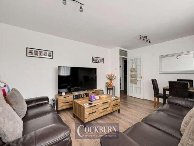 Flat for sale in Mottingham, Greater London