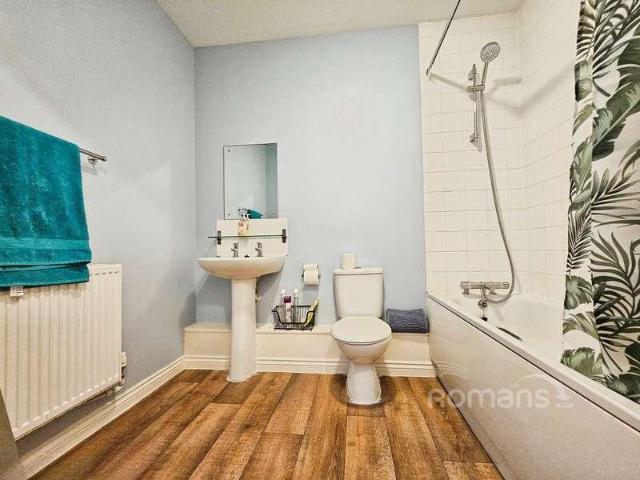 Flat for sale in Hart, Hampshire
