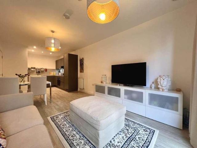 Flat for sale in Upton Park, Greater London