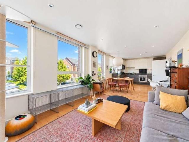 Flat for sale in Rotherhithe, Greater London