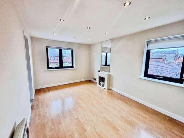Flat for sale in Old Town, Hull