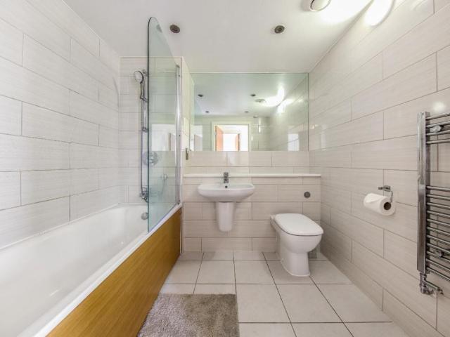 Flat for sale in Dollis Hill, Greater London