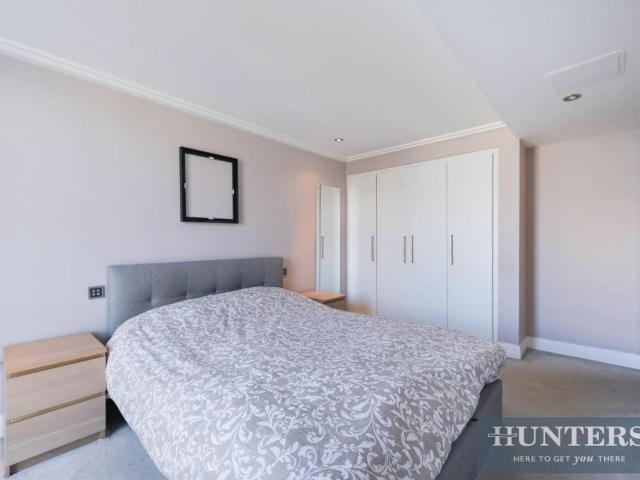 Flat for sale in London Borough of Hounslow, Greater London