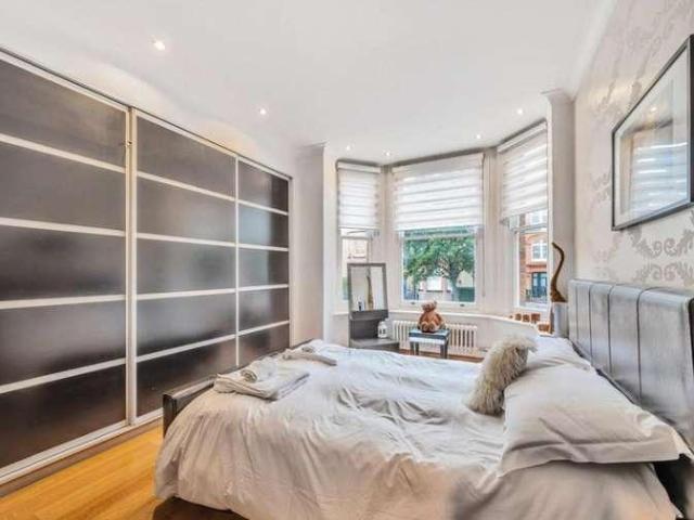 Flat for sale in Kensal Town, Maida Vale