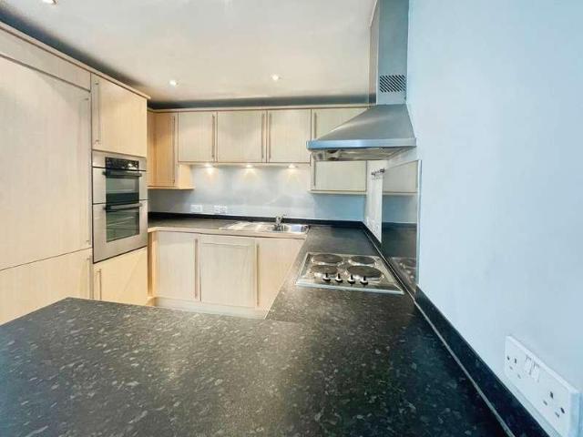 Flat for sale in Ocean Village, Southampton