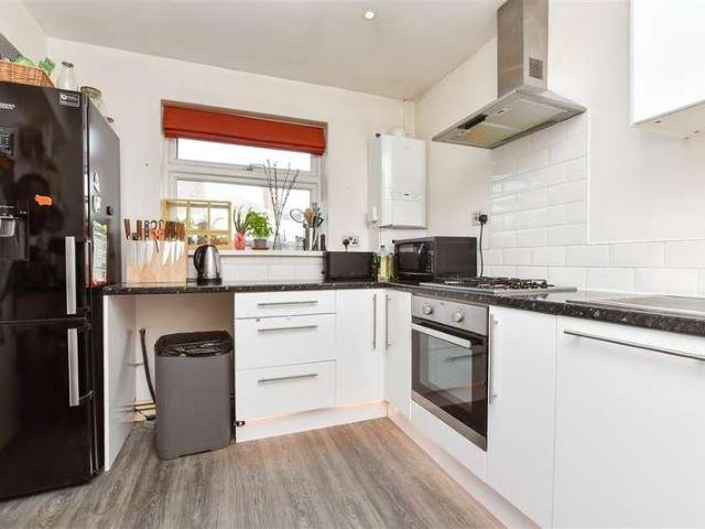 Flat for sale in Carshalton Beeches, Greater London