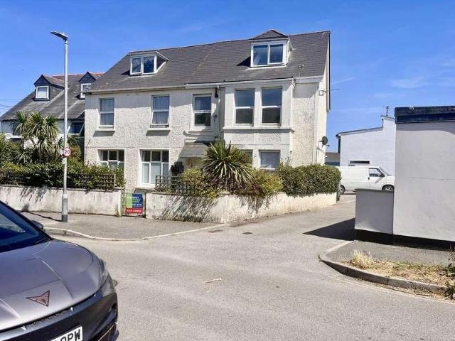 Flat for sale in Newquay, Cornwall