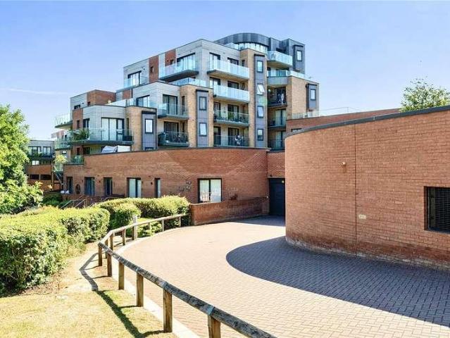 Flat for sale in Reading