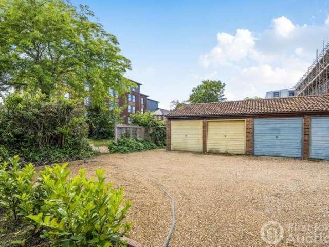 Flat for sale in Fleet, Hart