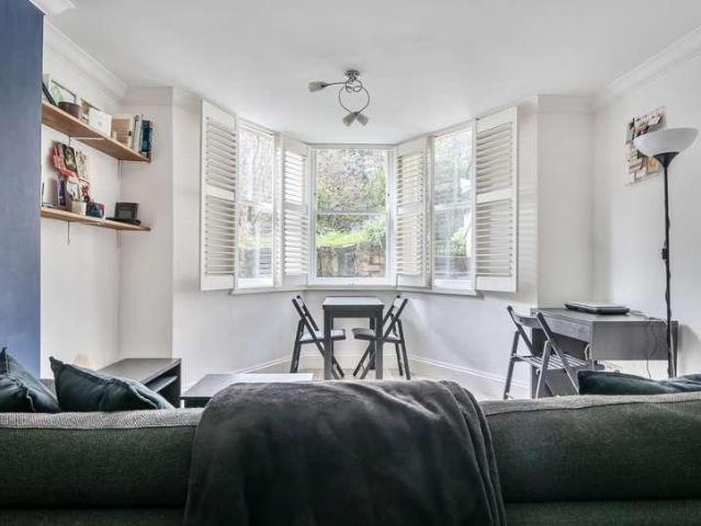 Flat for sale in Kingsdown, Feckenham