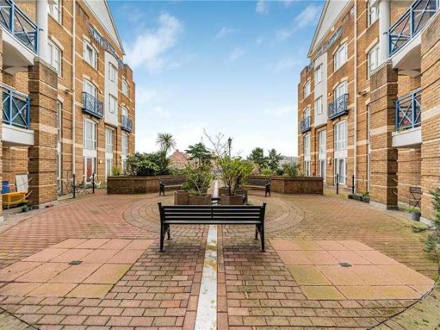 Flat for sale in Rotherhithe, Greater London