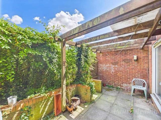 Flat for sale in Croydon, Forestdale Flat for sale in Croydon, Forestdale