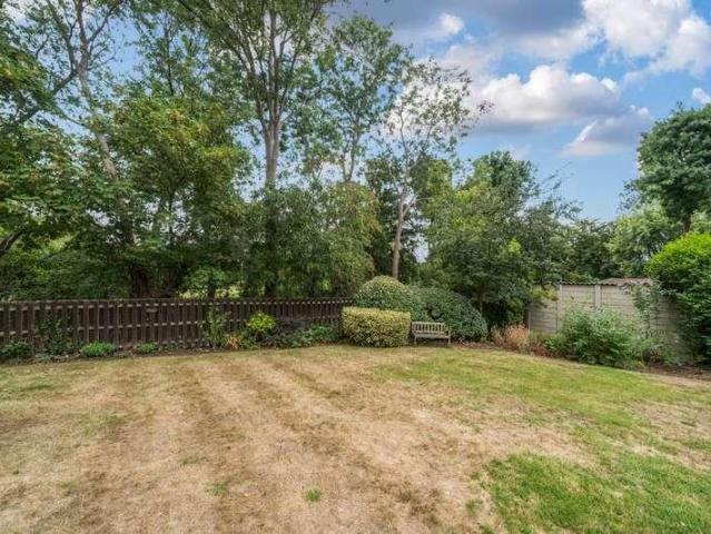 Flat for sale in Surbiton, Surbiton