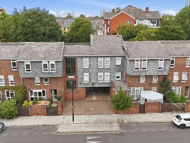 Flat for sale in Walworth, Greater London