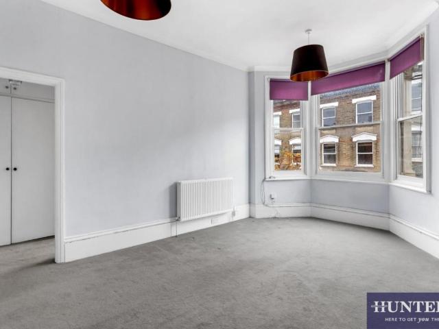 Flat for sale in Kilburn, Greater London