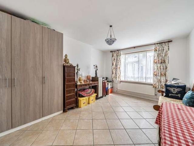 Flat for sale in London Borough of Islington, Greater London