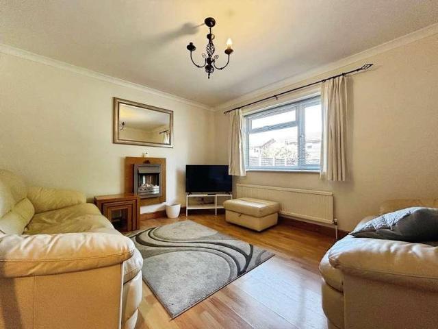 Flat for sale in Lunnon, Buckinghamshire