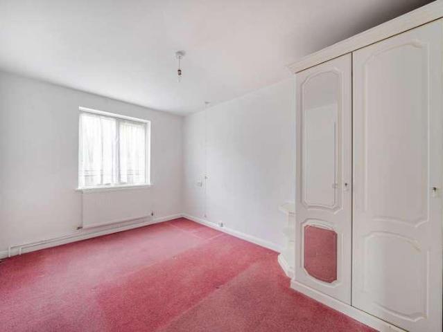 Flat for sale in Pinner, Greater London