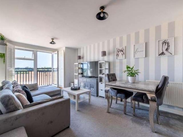 Flat for sale in Crayford, Greater London