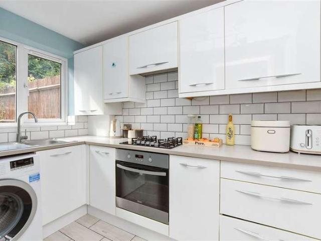 Flat for sale in Selsdon, Greater London