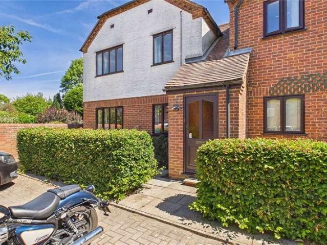 Flat for sale in Pangbourne, West Berkshire