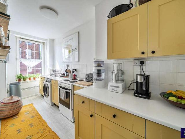 Flat for sale in London Borough of Islington, Greater London