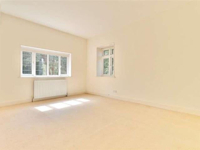 Flat for sale in Sheerwater, Woking