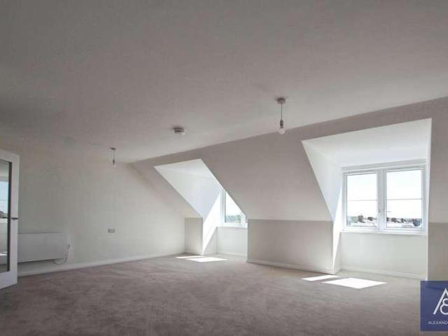 Flat for sale in Brackley, Northamptonshire