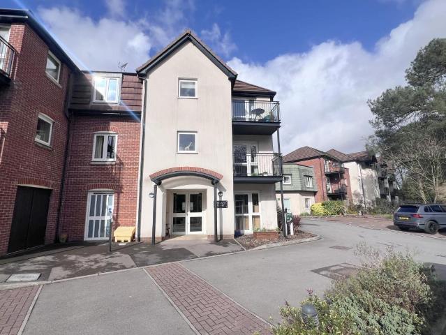 Flat for sale in Tricketts Cross, Ferndown