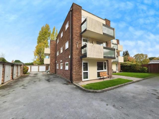 Flat for sale in Maney, Sutton Coldfield