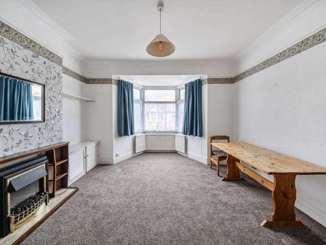 Flat for sale in Lane, Greater London
