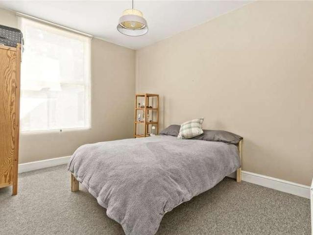 Flat for sale in Tulse Hill, Greater London