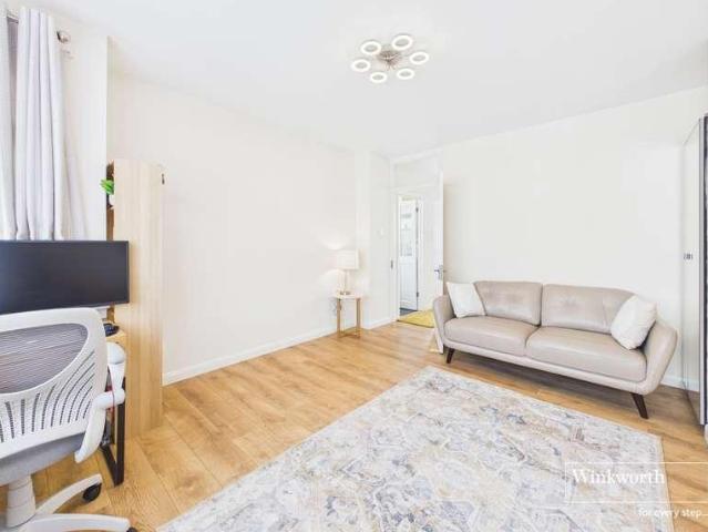 Flat for sale in Kingsbury, Greater London