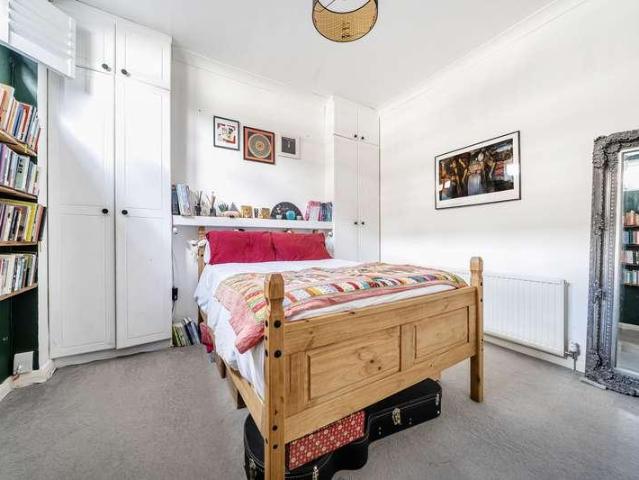 Flat for sale in London Borough of Lewisham, Forest Hill