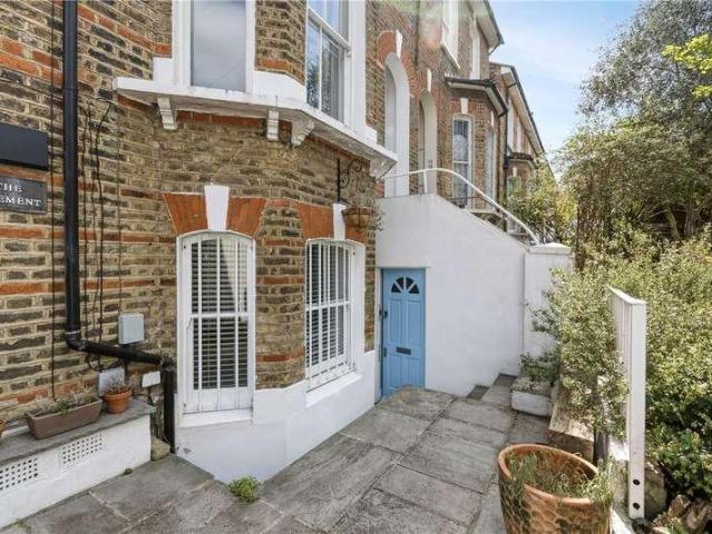 Flat for sale in East Dulwich, Greater London