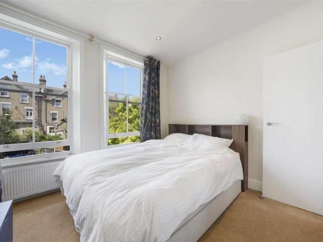 Flat for sale in London Borough of Lewisham, Ladywell