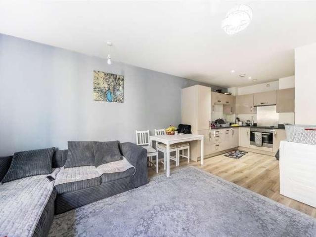Flat for sale in Kingsbury, Greater London