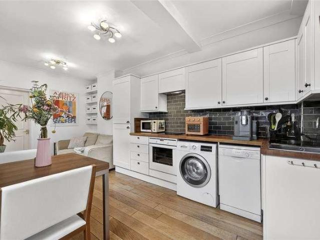 Flat for sale in Marylebone, Greater London