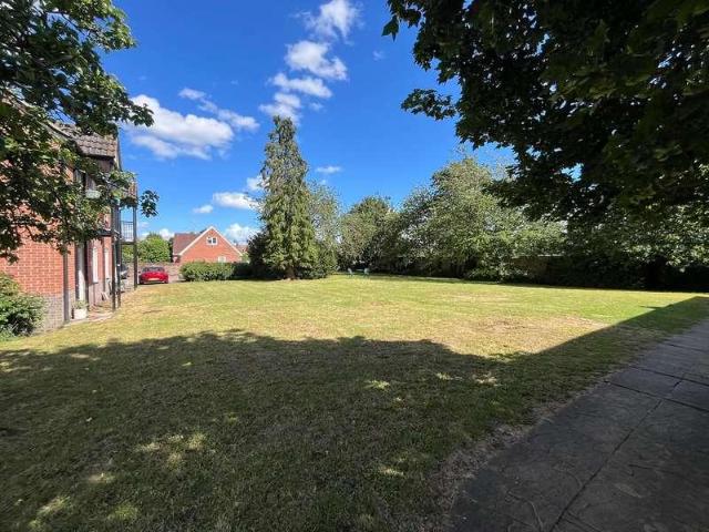 Flat for sale in Thatcham, West Berkshire